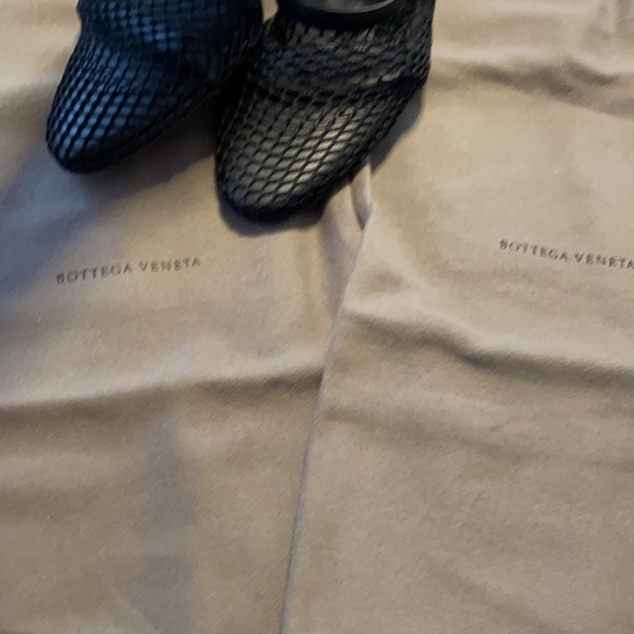 BOTTEGA VENETA Chain-embellished macramé and leather pumps Black - Picture 12 of 16